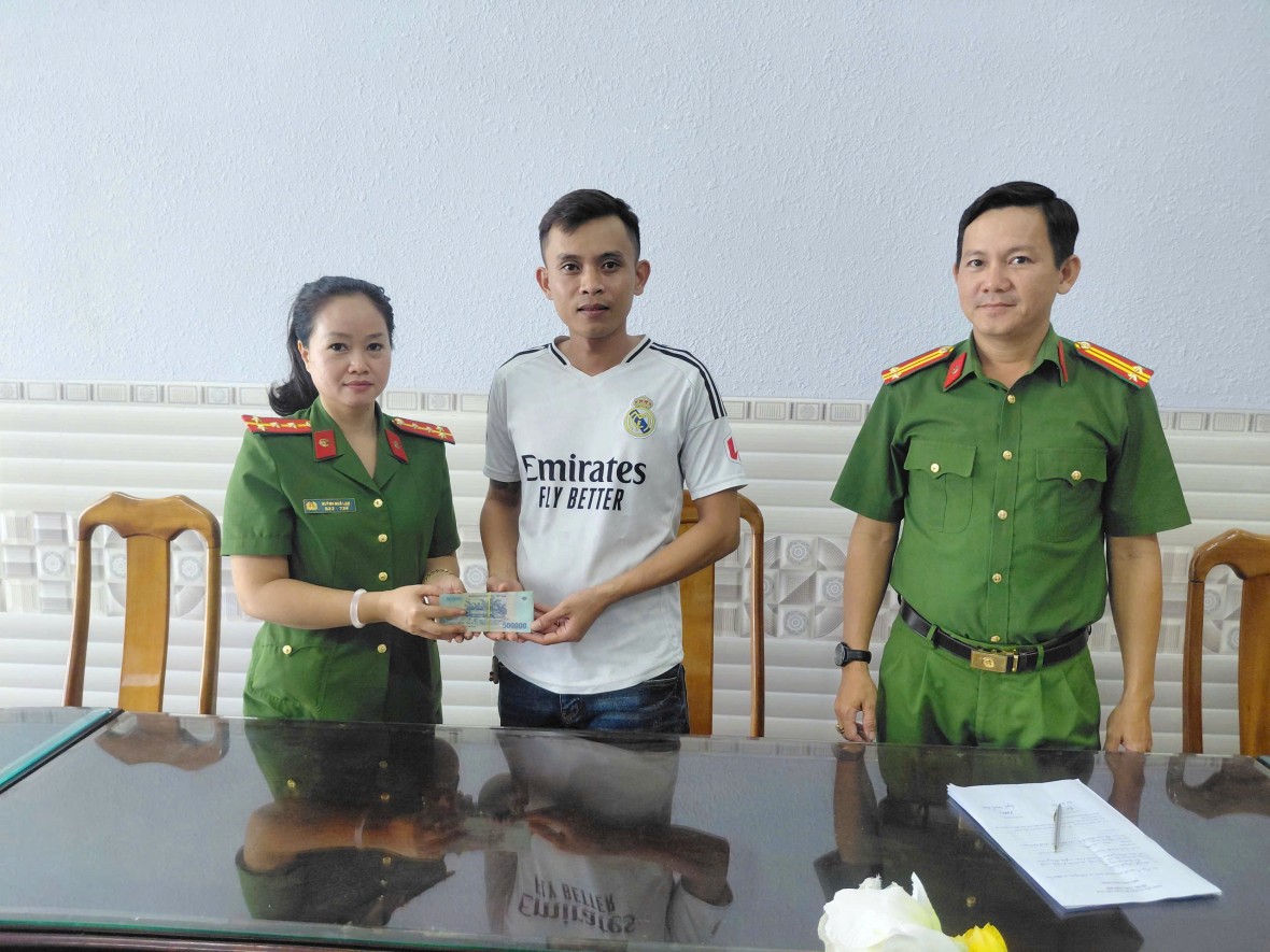 Những bức thư cảm ơn “chứng thư niềm tin” của Nhân dân gửi lực lượng Công an cơ sở ở Cà Mau