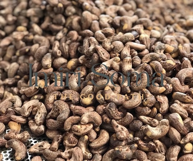 C&aacute;c kh&acirc;u từ đầu v&agrave;o cho đến th&agrave;nh phẩm hạt điều đều được thực hiện cẩn trọng