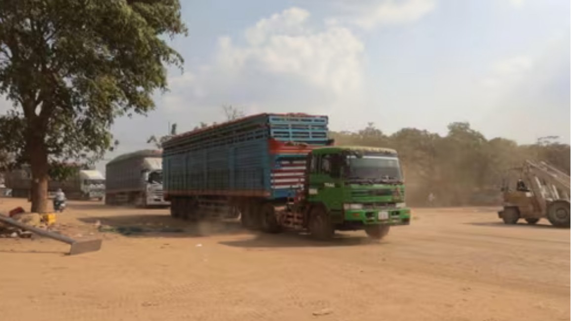 Hàng nông sản tại các cửa khẩu bắt đầu thông suốt trở lại