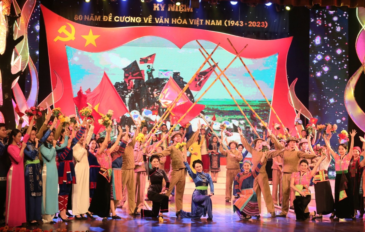 Chương trình nghệ thuật với các tiết mục được dàn dựng công phu, hoành tráng