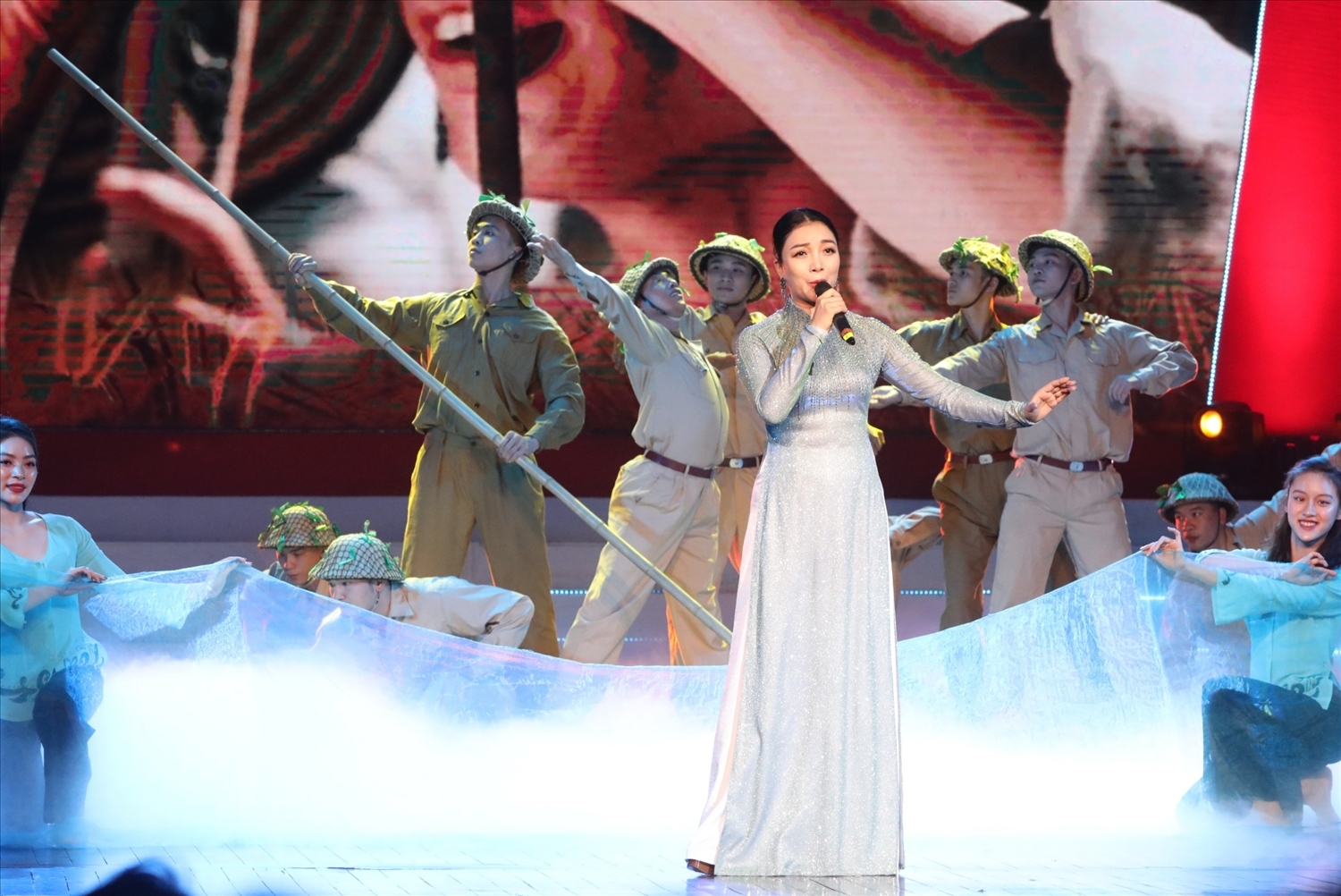 Chương trình nghệ thuật đặc biệt chào mừng Kỷ niệm 80 năm ra đời Đề cương về văn hóa Việt Nam 7