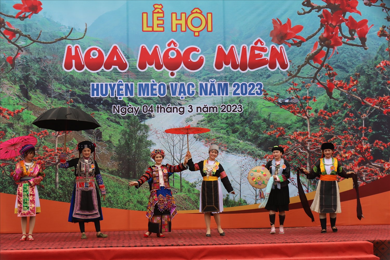 Nhiều tiết mục văn nghệ đặc sắc, đậm sắc màu các dân tộc tại Lễ hội