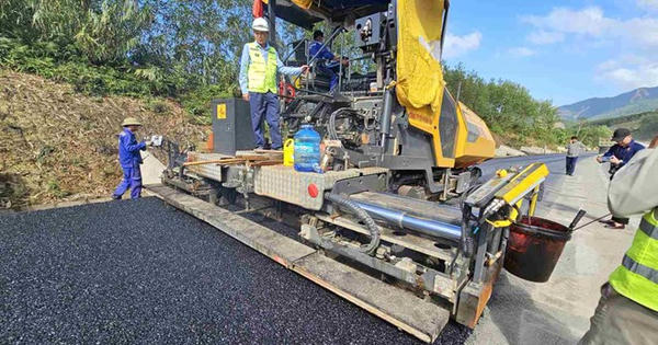 Nỗ lực “vượt nóng, gánh giá” trên công trường cao tốc La Sơn – Hòa Liên