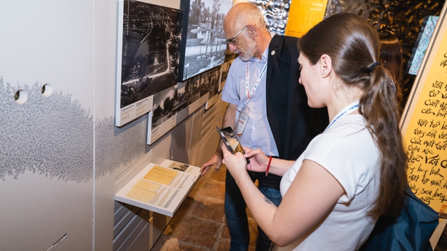 Đoàn đại biểu Việt - Pháp thăm Văn Miếu và Hoàng Thành - Ảnh 3. Đoàn đại biểu Việt - Pháp thăm Văn Miếu và Hoàng Thành - Ảnh 3.