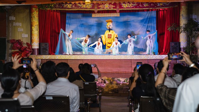 Đoàn đại biểu Việt - Pháp thăm Văn Miếu và Hoàng Thành - Ảnh 6. Đoàn đại biểu Việt - Pháp thăm Văn Miếu và Hoàng Thành - Ảnh 6.