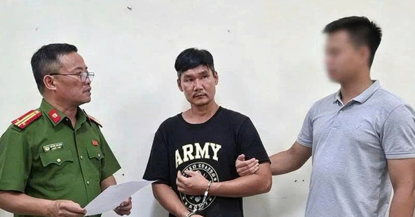 Khởi tố, bắt tạm giam người đàn ông cầm dao truy đuổi cán bộ công an