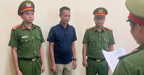 Phó Giám đốc công ty bê tông bị khởi tố vì để đổ hơn 1.800 tấn bã thải ra môi trường