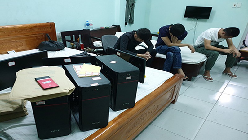 Một trong 02 phương tiện khai thác cát trái phép bị bắt quả tang tại xã Thới Sơn, thành phố Mỹ Tho. Ảnh: Trọng Tín