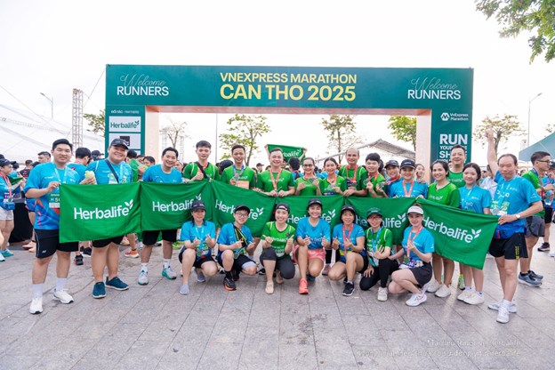 C&aacute;c VĐV Herbalife tham gia chạy tại Vnexpress Marathon Cần Thơ 2025 &nbsp;