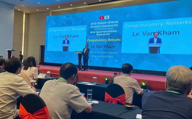 &Ocirc;ng L&ecirc; Văn Khảm - Ủy vi&ecirc;n Thường trực Ủy ban Văn h&oacute;a v&agrave; X&atilde; hội Quốc hội ph&aacute;t biểu tại sự kiện.