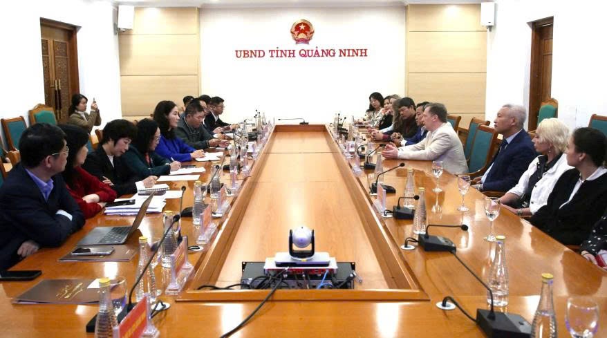 Quang cảnh buổi làm việc.