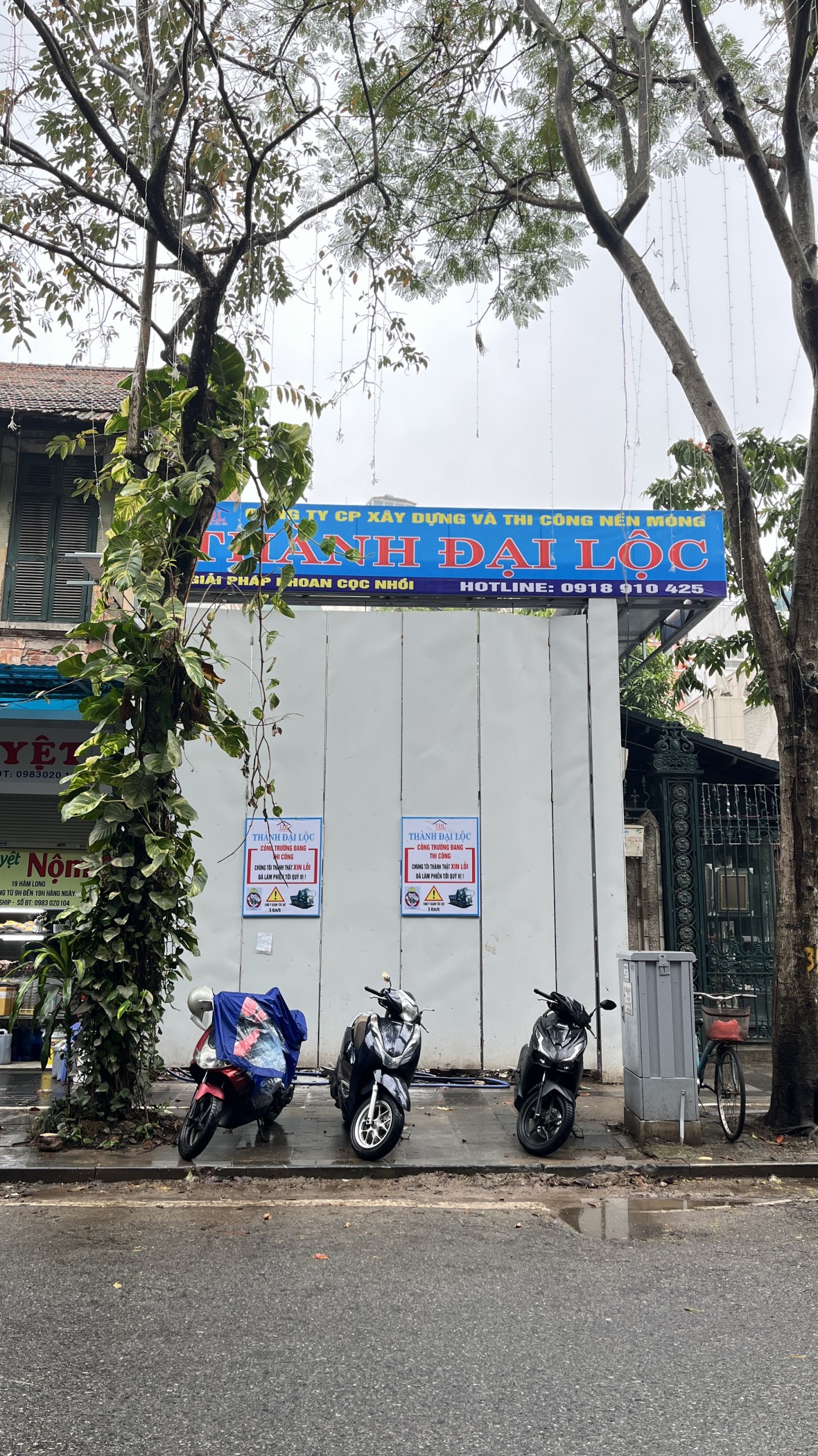 Công trình xây dựng tại 19B phố Hàm Long đang bị tạm đình chỉ xây dựng.