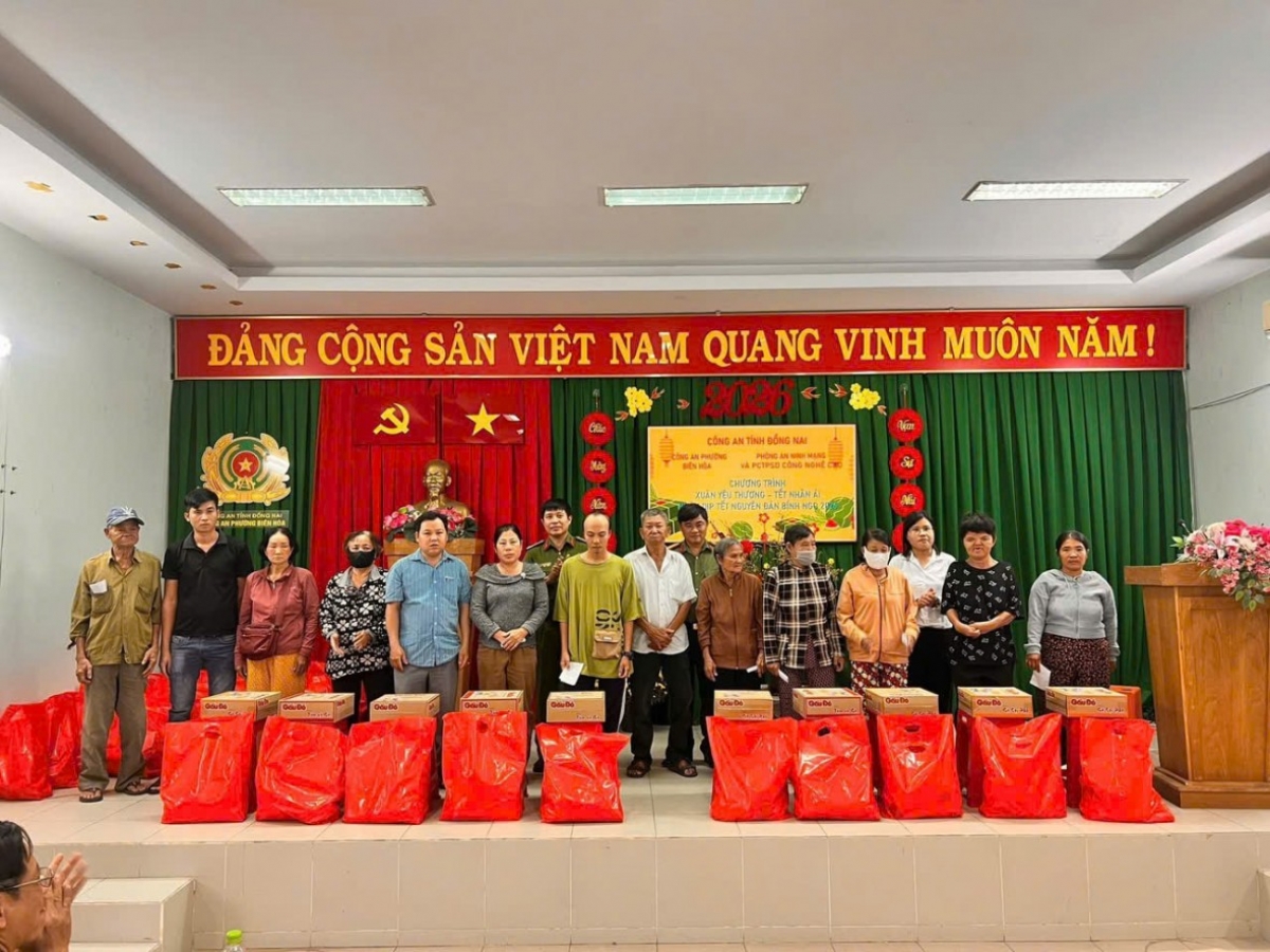 Công an Đồng Nai lan tỏa phong trào “Tết vì người nghèo” – Trao yêu thương, đón Xuân Bính Ngọ 2026