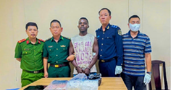 Hải quan phát hiện 2kg ma túy đá, 2 bánh heroin giấu trong bình nước nóng