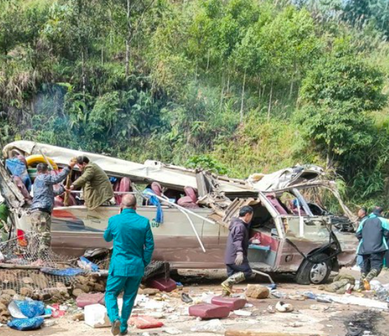 Hiện trường vụ tai nạn thảm khốc tại Lào Cai khiến nhiều người thương vong