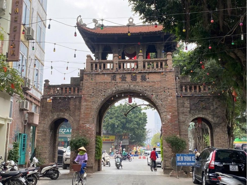 Làng lụa Vạn Phúc ngày giáp Tết: Khi giới trẻ dùng ống kính để