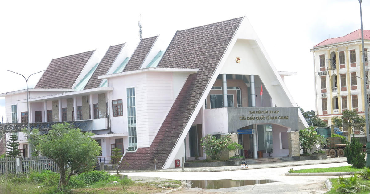 Mức thu phí cao nhất được đề xuất thu tại Cửa khẩu quốc tế Nam Giang lên tới 700.000 đồng/xe