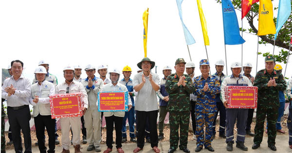 Thứ trưởng Bộ Quốc phòng Nguyễn Quang Ngọc kiểm tra các công trình trọng điểm tại đảo Hòn Khoai