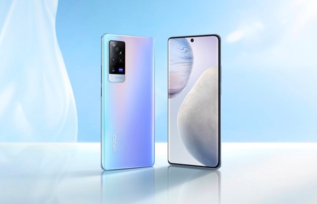 Vivo X60 Pro&nbsp;được giới thiệu tại Trung Quốc v&agrave;o cuối năm 2020. Đại diện Vivo cho biết model n&agrave;y c&oacute; thể về Việt Nam v&agrave;o đầu th&aacute;ng 4. M&aacute;y c&oacute; m&agrave;n h&igrave;nh 6,56 inch, độ ph&acirc;n giải Full HD+, tấm nền AMOLED v&agrave; tần số qu&eacute;t 120 Hz. Vivo X60 Pro sở hữu con chip Exynos 1080, tiến tr&igrave;nh 5 nm, RAM 12 GB v&agrave; bộ nhớ trong 256 GB.&nbsp;