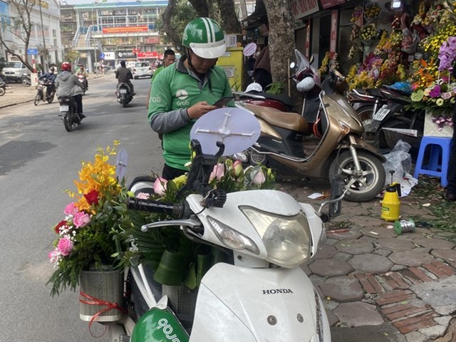 Shipper bận rộn, kiếm bộn tiền dịp 8/3