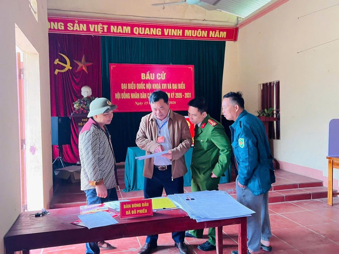 Phú Thọ: Chủ tịch UBND xã Minh Đài kiểm tra chuẩn bị bầu cử tại các khu dân cư