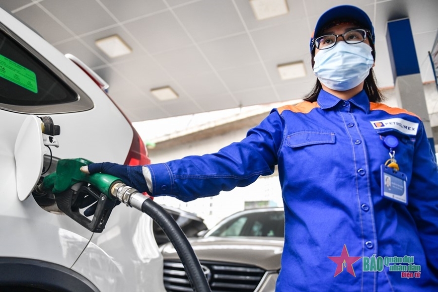 Dự báo giá xăng trong nước có thể tiếp tục tăng trong kỳ điều hành ngày mai, 21-5, vượt mức 30.000 đồng/lít. Ảnh minh họa