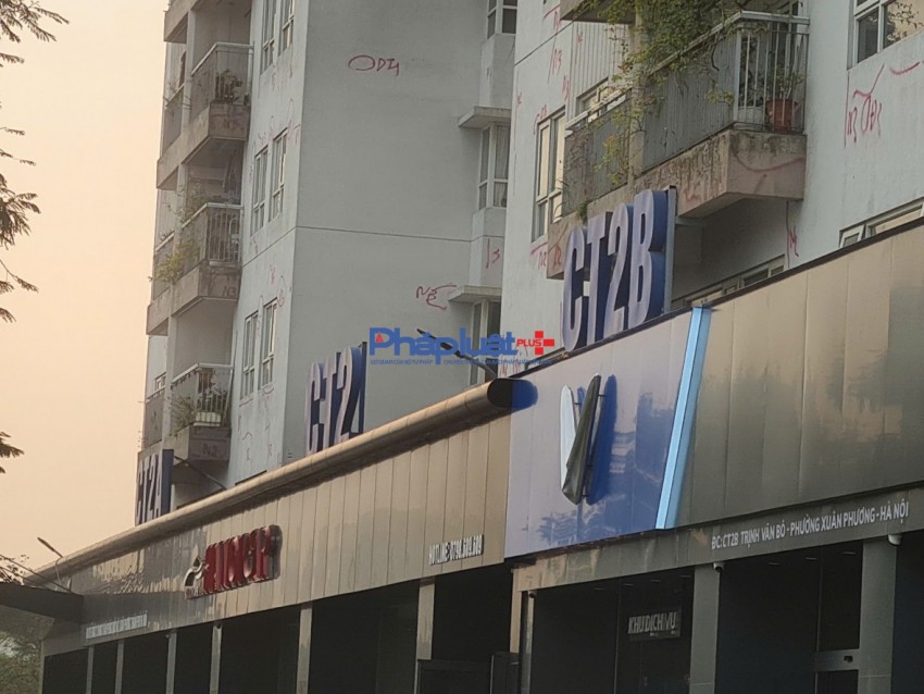 Nhiều toà chung cư xuất hiện những ký tự kỳ lạ gây chú ý ở Hà Nội
