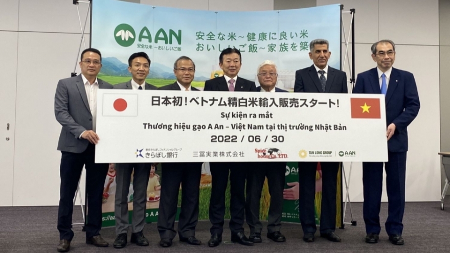 Lần đầu tiên gạo Việt Nam chính thức được bày bán tại thị trường Nhật Bản