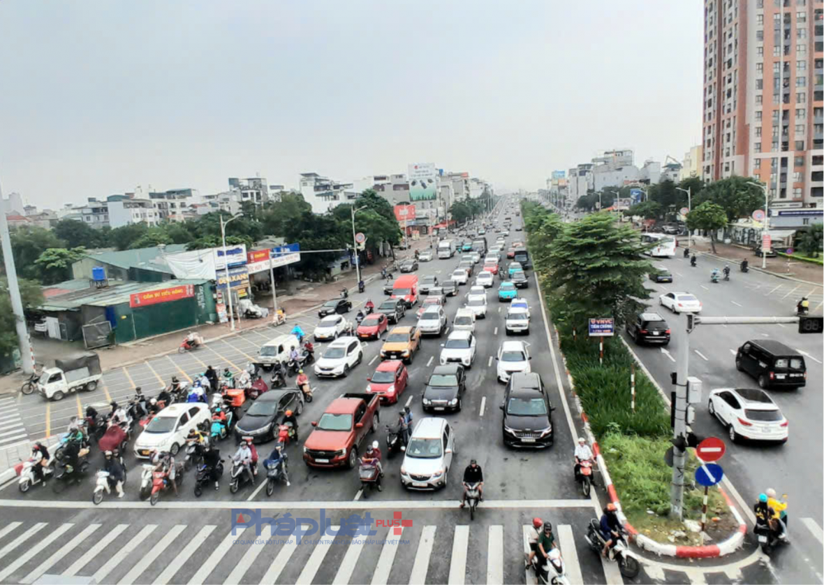 Rào chắn và tổ chức giao thông trên tuyến đường Cổ Linh, Đàm Quang Trung