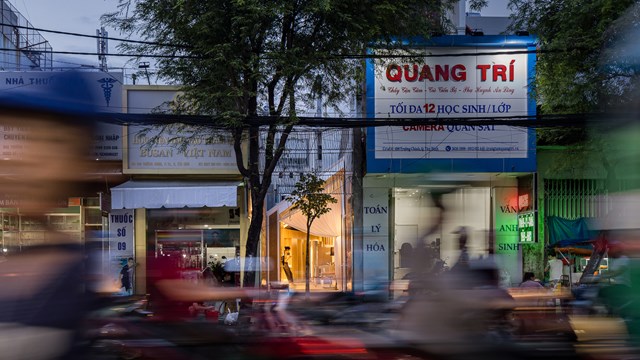 Nh&agrave; phố l&agrave; h&igrave;nh thức nh&agrave; ở đặc trưng của đ&ocirc; thị tại TP HCM. Đ&acirc;y l&agrave; một trong những thể loại m&agrave; c&aacute;c kiến tr&uacute;c sư thường xuy&ecirc;n tiếp x&uacute;c trong c&ocirc;ng việc.&nbsp;