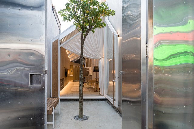 Nhà mặt phố hẹp ngang như cabin máy bay giữa lòng TP HCM - Ảnh 6