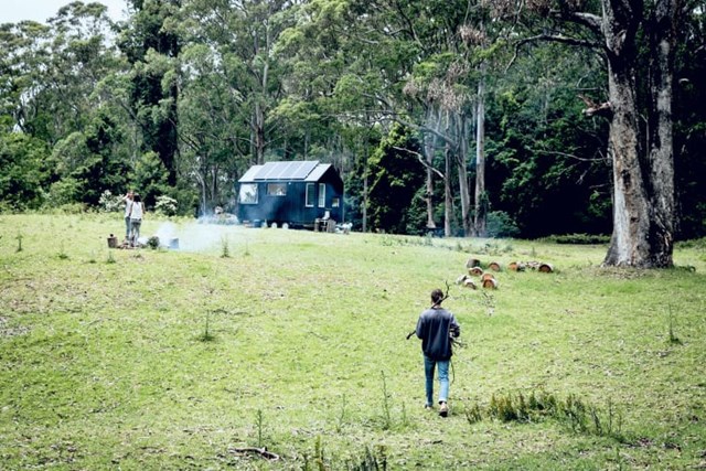 Unyoked (New South Wales, Australia): Unyoked l&agrave; một chuỗi c&aacute;c cabin nghỉ m&aacute;t nhỏ mang đến cho du kh&aacute;ch sự y&ecirc;n b&igrave;nh v&agrave; t&aacute;ch biệt khỏi cuộc sống hiện đại. Nằm n&eacute;p m&igrave;nh trong thung lũng hoặc gi&aacute;p với c&aacute;c c&aacute;nh rừng, Unyoked thu h&uacute;t những ai y&ecirc;u thi&ecirc;n nhi&ecirc;n v&agrave; mong muốn tr&aacute;nh xa tiếng ồn ở đ&ocirc; thị.