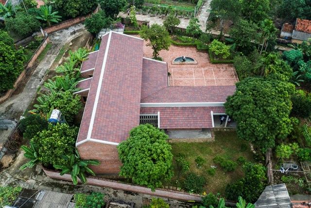 Gần đ&acirc;y, gỗ nguy&ecirc;n liệu được sử dụng ở Việt Nam chủ yếu được nhập khẩu từ nước ngo&agrave;i do nguồn gỗ rừng trong nước thiếu. Bằng c&aacute;ch sử dụng n&agrave;y, c&aacute;c kiến tr&uacute;c sư hy vọng sẽ khuyến kh&iacute;ch sử dụng nguy&ecirc;n liệu địa phương cho một chu tr&igrave;nh bền vững.