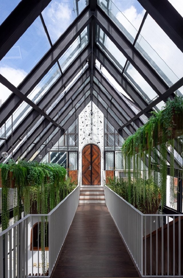 Mặc d&ugrave; khu đất x&acirc;y dựng c&oacute; k&iacute;ch thước trung b&igrave;nh, đội ngũ thiết kế vẫn quan t&acirc;m đến trải nghiệm đầy đủ của kh&aacute;ch.