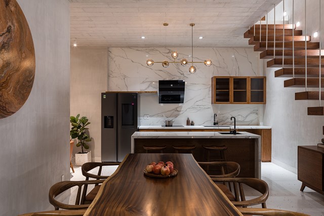 Căn nhà sau lớp 'vỏ sắt' - Ảnh 1