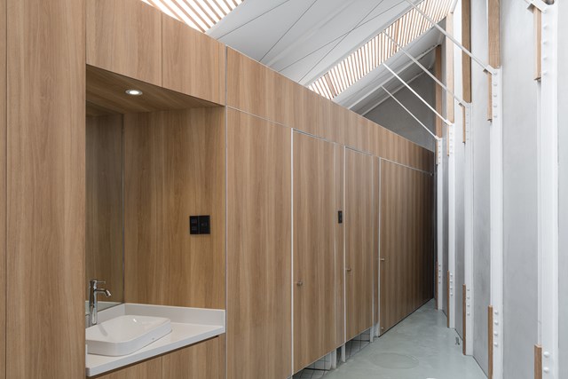 Nhà mặt phố hẹp ngang như cabin máy bay giữa lòng TP HCM - Ảnh 2