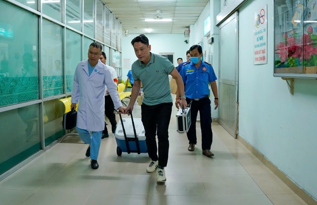 Tr&aacute;i tim hiến được điều phối từ Bệnh viện Nh&acirc;n d&acirc;n 115, th&ocirc;ng qua Trung t&acirc;m Điều phối Gh&eacute;p tạng Quốc gia, v&agrave; được vận chuyển về Bệnh viện Đại học Y Dược TP. Hồ Ch&iacute; Minh trong thời gian ngắn nhất.&nbsp;