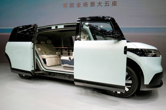 Xe điện Trung Quốc quảng cáo ngồi ăn lẩu bên trong, dấy lên lo ngại thiết kế "ảo" quá đà có thể gây tai nạn chết người - Ảnh 3