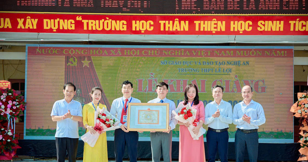Trường THPT Lê Lợi tưng bừng khai giảng năm học mới và đón nhận bằng công nhận trường đạt chuẩn quốc gia
