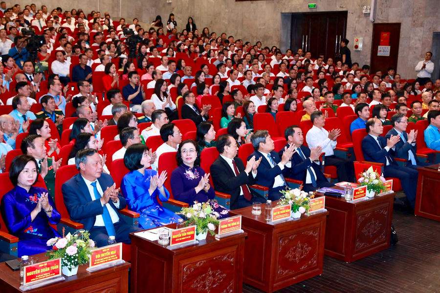 Toàn cảnh hội nghị.