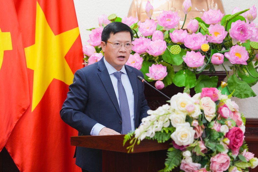 Đồng chí Mai Lương Khôi, thừa uỷ quyền công bố Quyết định của Thủ tướng Chính phủ về việc điều động, bổ nhiệm Thứ trưởng Bộ Tư pháp. Đồng chí Mai Lương Khôi, thừa uỷ quyền công bố Quyết định của Thủ tướng Chính phủ về việc điều động, bổ nhiệm Thứ trưởng Bộ Tư pháp.