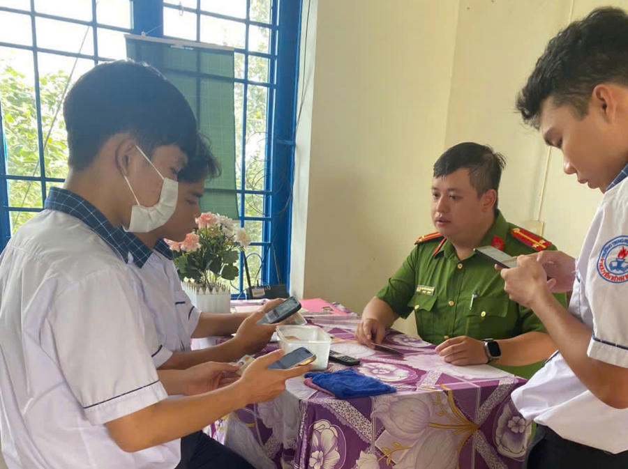 Công an Nhơn Trạch đẩy mạnh chuyển đổi số.