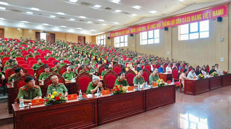 Các đại biểu tham dự Lễ công bố quyết định.