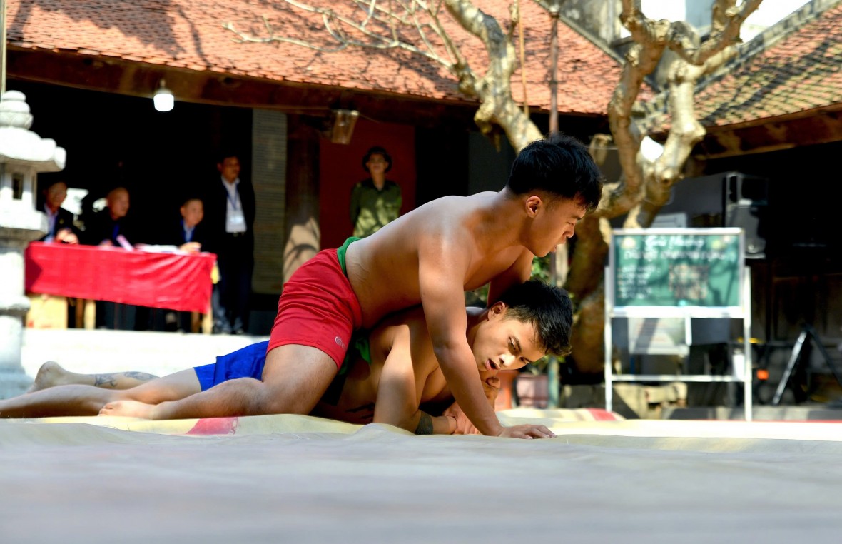 Khai hội vật truyền thống đình Mai Động: Rạng rỡ tinh thần thượng võ đất Thăng Long