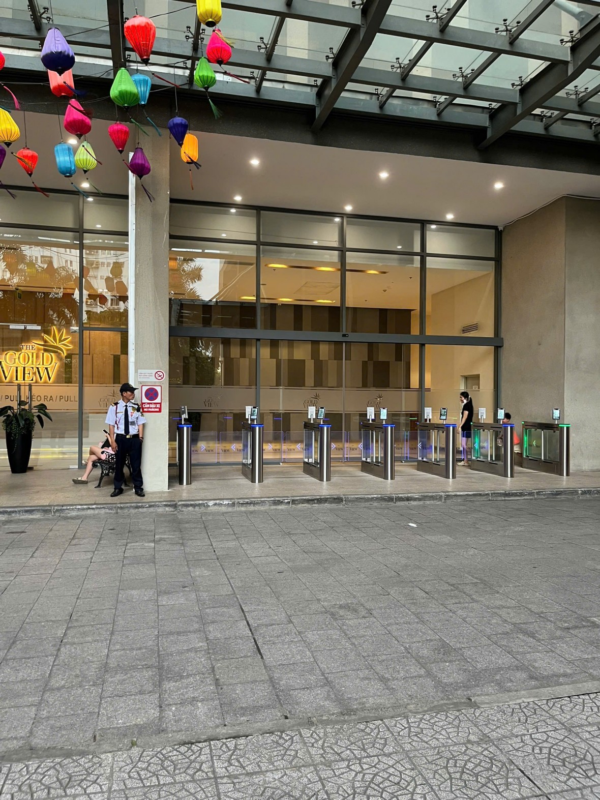 Cư dân The Goldview kêu cứu vì hàng rào điện tử Cư dân The Goldview kêu cứu vì hàng rào điện tử