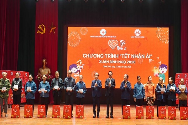 Chương trình “Tết Nhân ái” Xuân Bính Ngọ trao tặng hơn 1.000 suất quà tại tỉnh Ninh Bình