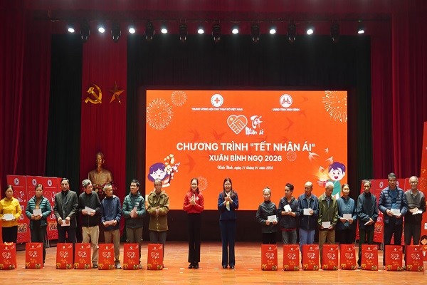 Chương trình “Tết Nhân ái” Xuân Bính Ngọ trao tặng hơn 1.000 suất quà tại tỉnh Ninh Bình