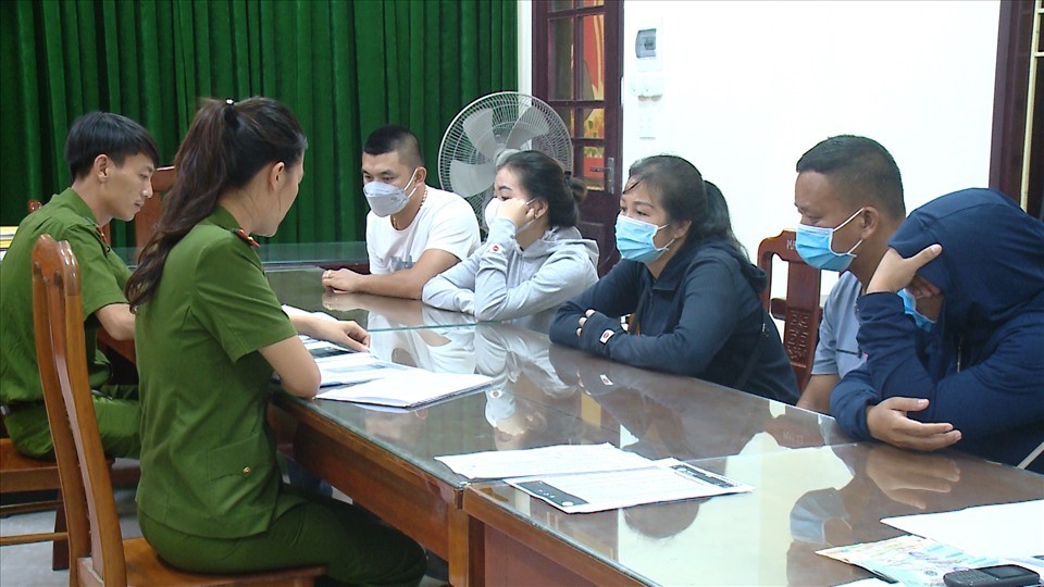 Các đối tượng trong vụ án đường dây đánh bạc tiền tỷ bị bắt giữ tại cơ quan điều tra