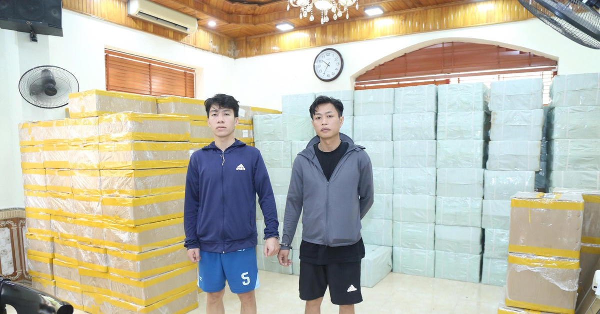 Đột kích kho hàng, phát hiện hơn 170 nghìn bao thuốc lá nhập lậu, bắt giữ 2 đối tượng