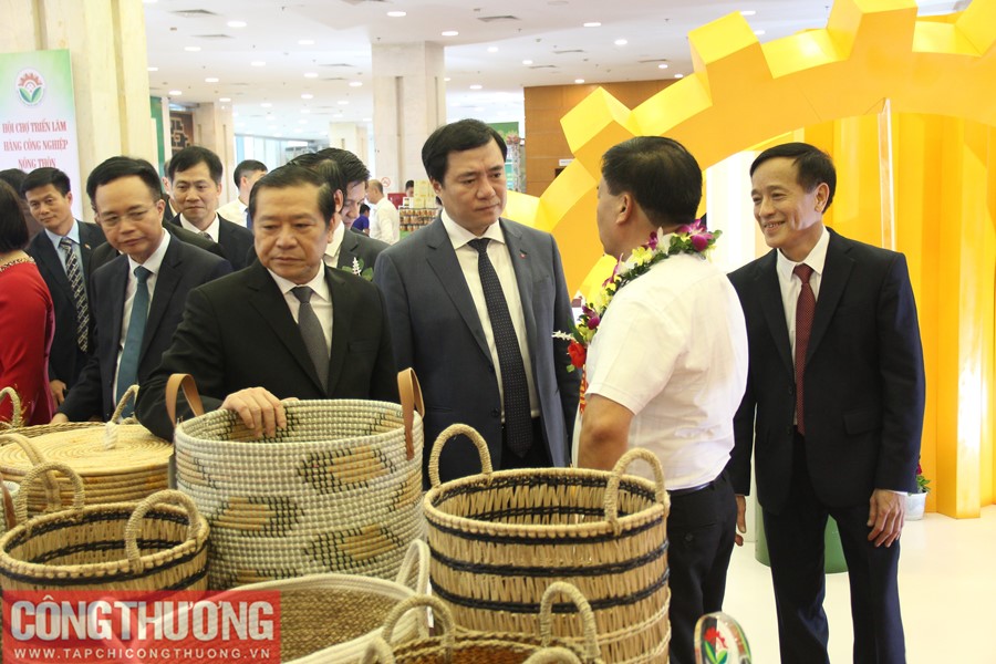 sản phẩm công nghiệp nông thôn tiêu biểu